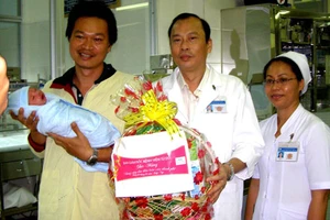 Công dân đầu tiên năm Giáp Ngọ là một bé trai