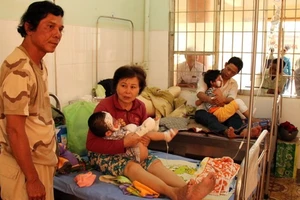 Mẹ khóa cửa, tự thiêu cùng hai con