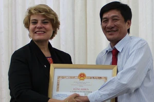 Đẩy mạnh giáo dục song ngữ cho trẻ em dân tộc thiểu số