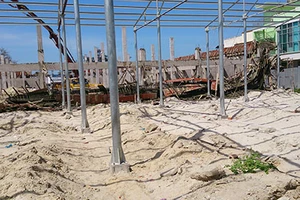 Sập chợ Mũi Né, ba người trọng thương