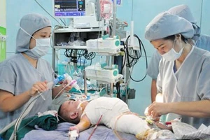 Vụ mổ tách cặp song sinh dính nhau: Bé Phi Phụng đã qua đời