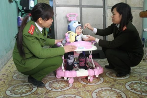 Chuyện hi hữu, đứa trẻ bị bỏ rơi tại phiên tòa