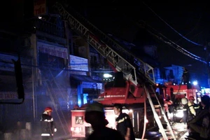 Cháy chợ Kim Biên 