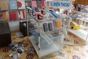 Trộm vào tiệm điện thoại lấy cả trăm triệu và... ăn yaourt