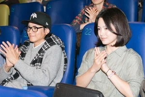 Fan nam đổ xô mua hoa tai của Song Hye Kyo