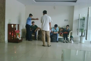 Bị kiểm tra, phòng khám cản trở nhà báo tác nghiệp