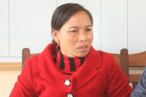 6 chị em, mẹ con kéo nhau đi đánh ghen tập thể