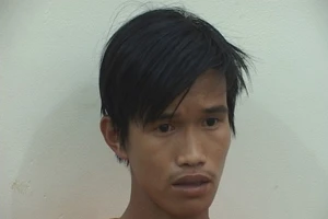 Xông vào nhà tắm giết vợ của bác ruột, cướp tài sản