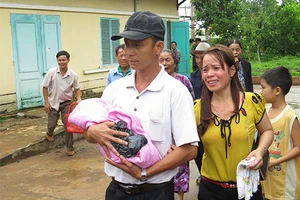 Vụ ba trẻ sơ sinh chết: Công an đề nghị đình chỉ công tác hai cán bộ