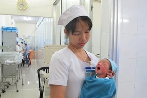 Một sản phụ đẻ rớt ở 'cà phê bệt' Hàn Thuyên
