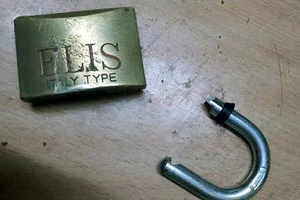 Táo tợn phá khóa phòng trọ để trộm đồ giữa ban ngày