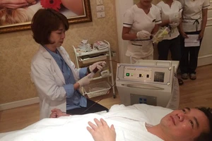 Đàm Vĩnh Hưng mắc bệnh thiếu máu lên não