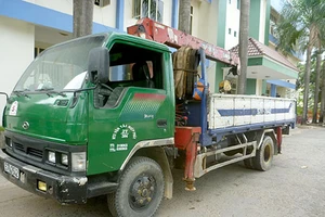 Bắt băng trộm cáp viễn thông bằng xe cẩu