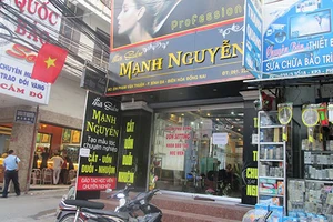 “Đua nóng” xe máy giữa chốn đông người