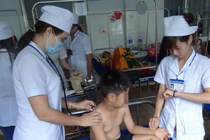 Cả làng đòi xử mẹ kế độc ác