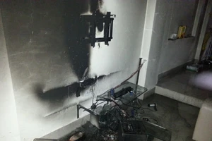 Náo loạn vì đám cháy trong căn nhà vắng chủ