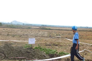 Vẫn chưa di dời quả bom nguy hiểm trong khu dân cư