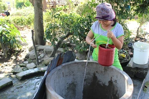 Chuyện kỳ lạ nơi con gái xinh đẹp muốn lấy chồng phải có... răng giả