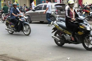 Đâm chết bạn nghiện trên vỉa hè