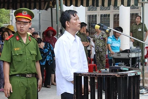 Nhậu xỉn, chú đâm cháu lãnh án chín năm tù