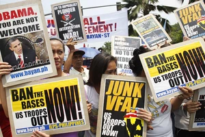 Chuyến thăm Philippines khó khăn của ông Obama