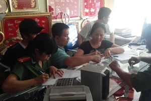 Vụ bắt 100 đô, niêm phong cả tiệm vàng: Công an nói không có chuyện gài bẫy