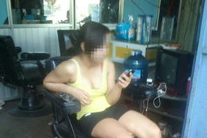 Những quán cắt tóc kích dục ở phố núi