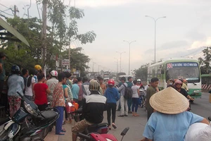 Xác chết gần trạm chờ xe buýt