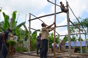 Ca hát tài tử lấy tiền xây nhà tình thương