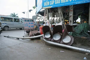 'Hung thần' đâm gãy cột điện, Quốc lộ 5 tê liệt hàng giờ