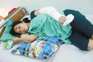 Côn đồ xông vào nhà chém nhiều người