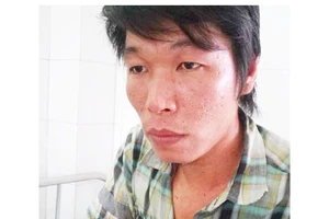 Súng nổ khi công an giằng co với người vi phạm giao thông