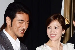 Song Hye Kyo quyến rũ ở thảm đỏ LHP Cannes