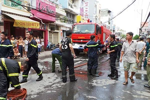 Tham gia chữa cháy một phụ nữ bị bỏng