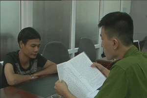 Đang đếm tiền, cụ bà 80 tuổi bị bạn hầu đồng sát hại dã man