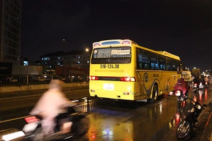 Người đàn ông chết thảm giữa cầu