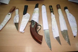 Ba cảnh sát bị giang hồ vây đánh, đập phá xe