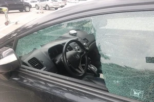 Nghi án xe hơi bị nã súng khi đi trên cao tốc