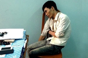 Hàng chục người dân truy đuổi tên trộm xe SH