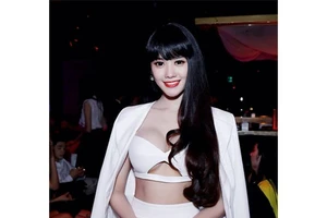 Linh Chi nâng vòng một để phục vụ công việc