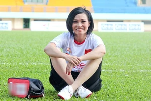 Bóng hồng Vbiz khoe dáng cùng quần đùi áo số