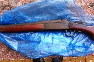 Côn đồ nổ súng thị uy, bé 5 tuổi dính 16 mảnh đạn chì