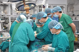 Cùng lúc cứu sống hai bà cháu mắc bệnh tim hiểm nghèo