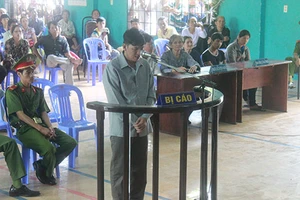 Giết vợ rồi tự tử bất thành lãnh 18 năm tù