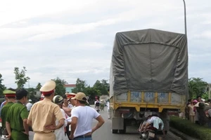 Đâm vào xe tải đậu bên đường tử vong tại chỗ