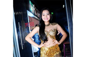 Tam Triều Dâng diện váy gợi cảm trong tiệc trưởng thành