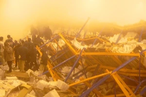 Một công nhân mất tích dưới hàng ngàn tấn cá tra đông lạnh