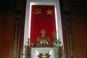 Chùm ảnh Tượng đài tại Đền Tưởng niệm Ngã Ba Giồng (1)