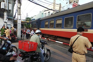 Lao vào tàu lửa tự vẫn, một phụ nữ tử vong tại chỗ