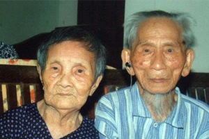 Cặp vợ chồng lớn tuổi nhất Việt Nam
